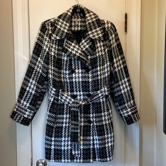 Roz & Ali Jackets & Blazers - Roz & Ali Plaid White Black and Gray Coat 1X